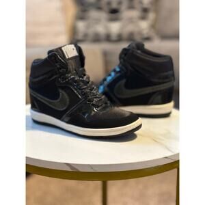 Nike Force Women’s Size 6